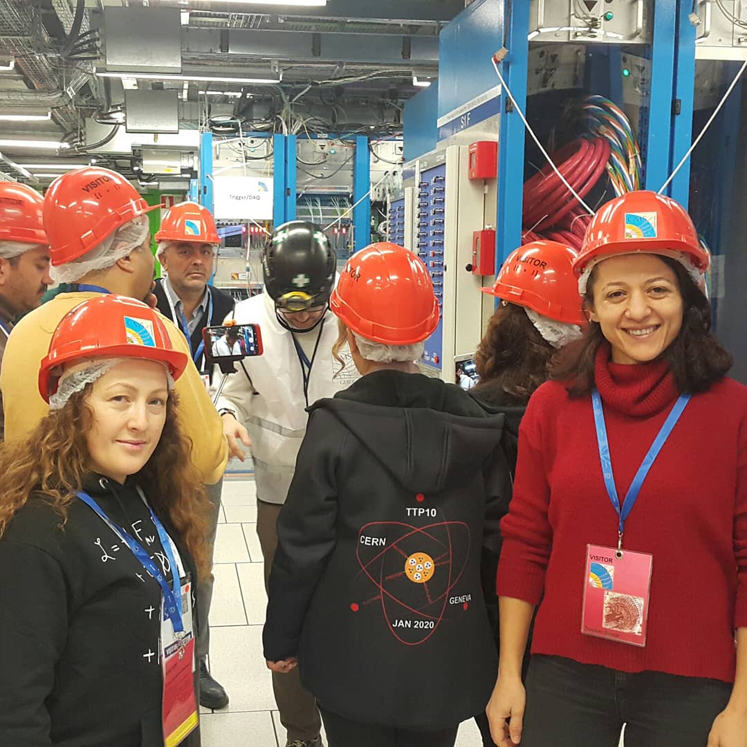 ak100adnan's tweet photo. CERN Türk Öğretmen Çalıştayı (TTP10) 5. günü CMS (Compact Muon Solenoid) gezisi ile başladı.
https://t.co/9FZRtb2LAz
#cern #ttp #ttp10 #turkishteacherprogramme #physics #nuclearphysics #particlephysics
@jeff_active @SezenSekmen @cern https://t.co/QmsQYPYnfs