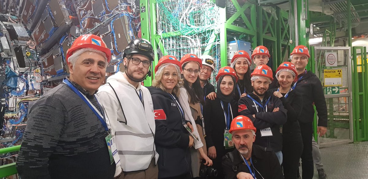 ak100adnan's tweet photo. CERN Türk Öğretmen Çalıştayı (TTP10) 5. günü CMS (Compact Muon Solenoid) gezisi ile başladı.
https://t.co/9FZRtb2LAz
#cern #ttp #ttp10 #turkishteacherprogramme #physics #nuclearphysics #particlephysics
@jeff_active @SezenSekmen @cern https://t.co/QmsQYPYnfs