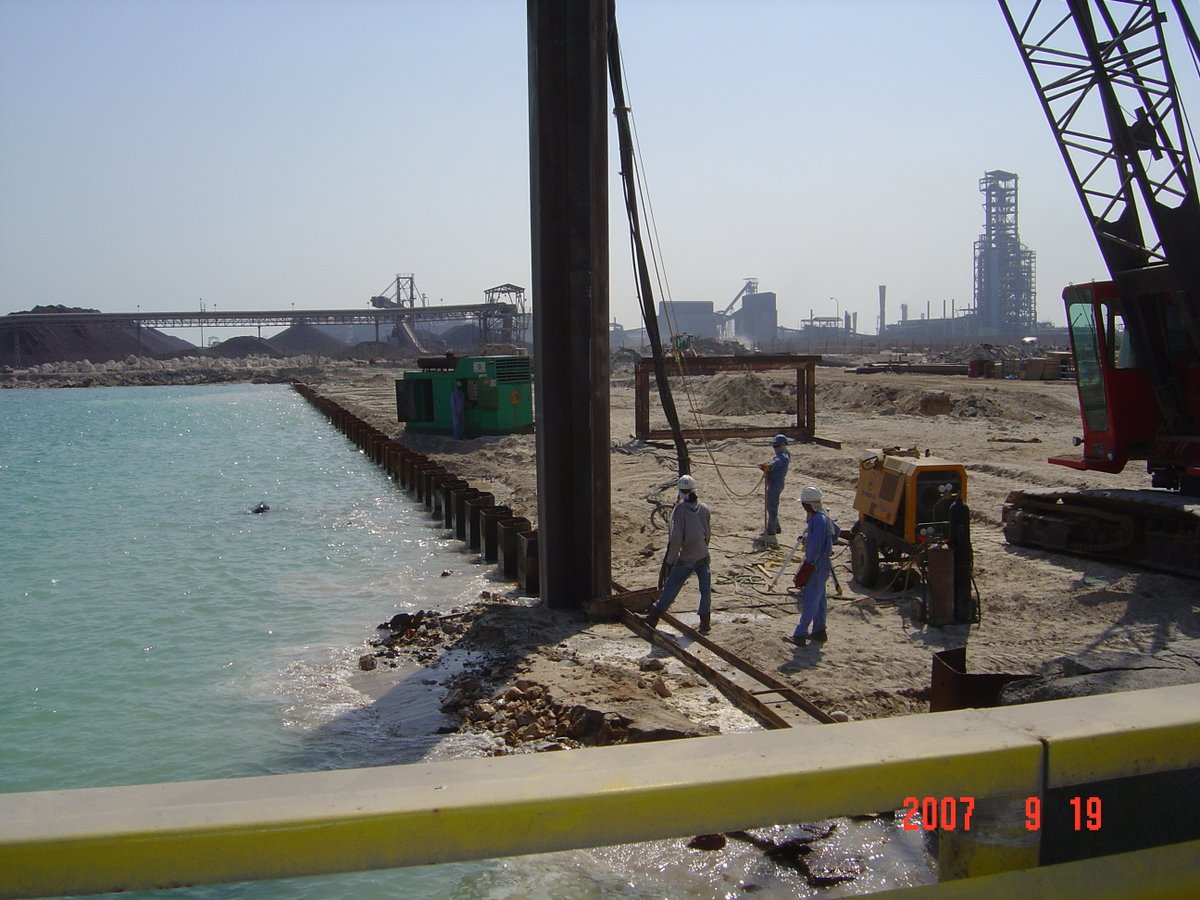 escsteel's tweet photo. Driving ESC sheet piles in Qatar. The ESC cold formed U sheet piles proves its capability in marine projects. #coldformedsheetpiles #marineengineering #quaywall #permanentworks 🌐 https://t.co/bNT85rSkG9 https://t.co/WB1zeqfJdT