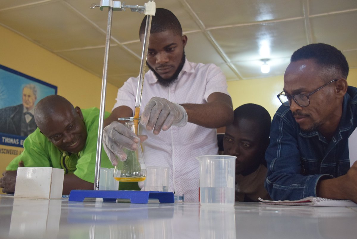 PCLiberia's tweet photo. #Hands-on #science is the best way to #learn. Our Science #Lab Coordinator, Kristen, has #partnered with the Catholic Schools. Here they are practicing #acid/base #titration which frequently appears on the national tests for seniors. #chemistry #peacecorps https://t.co/ekMevZDu8D