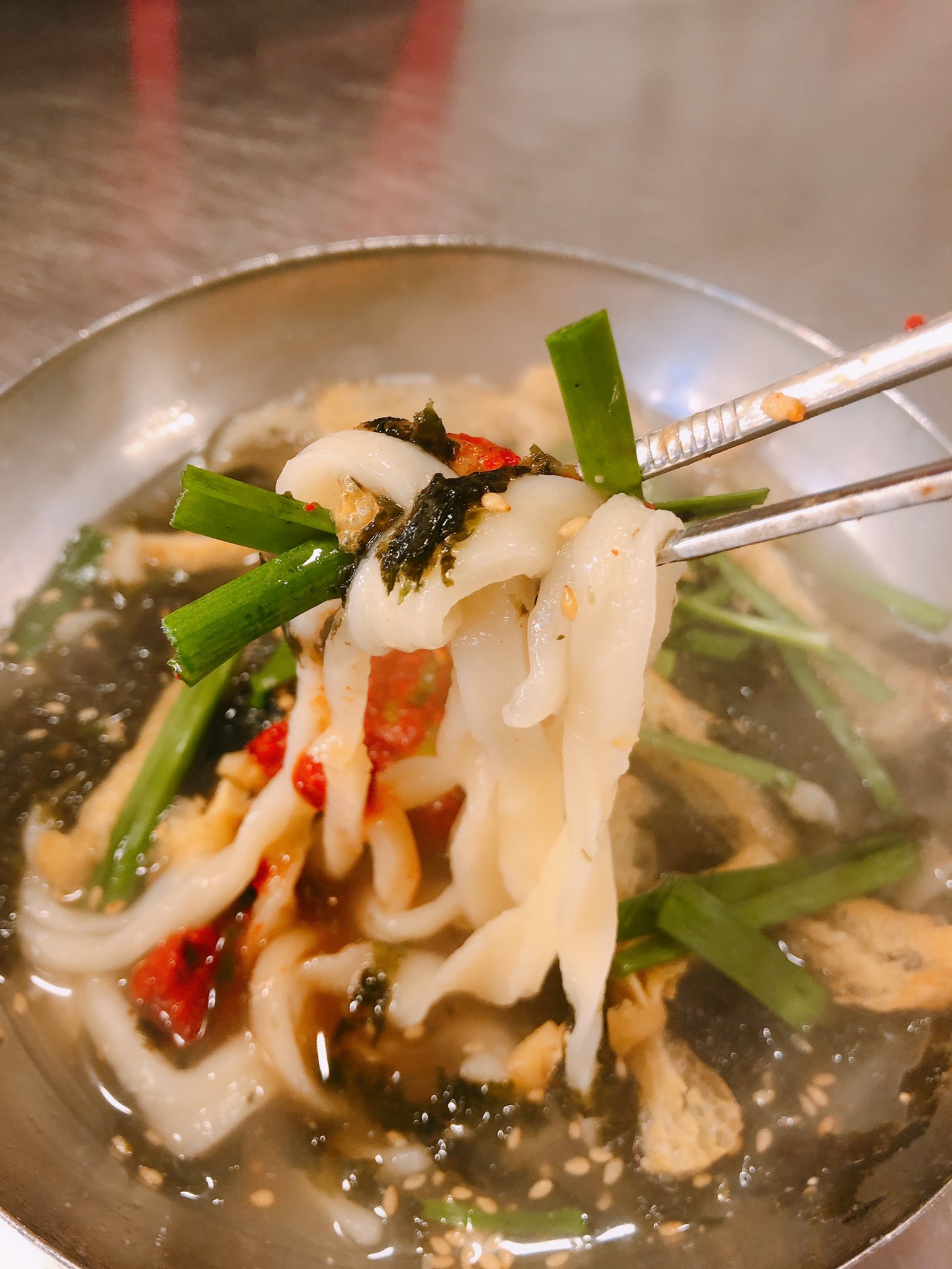 Twitter এ 藤原倫己 南大門 カルグクス横丁の満腹セット カルグクス 麦飯ビビンパ ビビン冷麺 ミニ で約600円 カルグクスはモチモチの麺にさっぱりスープが絡んで絶品 細い通路の両脇に10軒ほどあり価格設定はどこも同じ 店員さんからは 味も同じだよ とも言 Twitter এ 藤原倫己 南大門 カルグクス横丁の満腹セット カルグクス 麦飯ビビンパ ビビン冷麺 ミニ で約600円 カルグクスはモチモチの麺にさっぱりスープが絡んで絶品 細い通路の両脇に10軒ほどあり価格設定はどこも同じ 店員さんからは 味も同じだよ とも言
