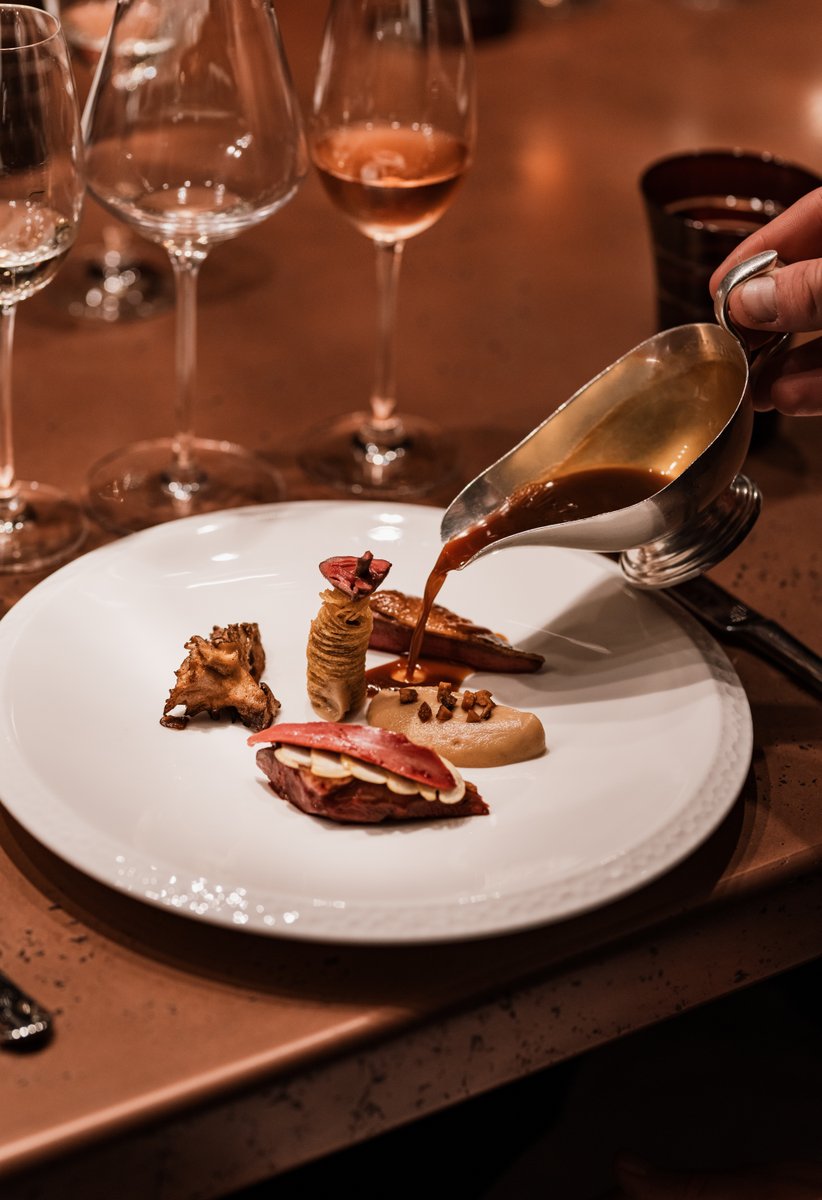 Nyetimber's tweet photo. Looking back on an exquisite evening at @Midsummerhouse last night, celebrating #Nyetimber 1086 White 2010. Our warmest thanks to @Midsummerchef and the Midsummer House team. #MadeGlorious #PerfectlyBritish https://t.co/IQEJhLOLXU