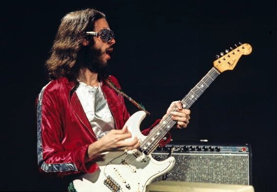 Happy Birthday to Roxy Music guitarist and songwriter Phil Manzanera, born on this day in London in 1951.    