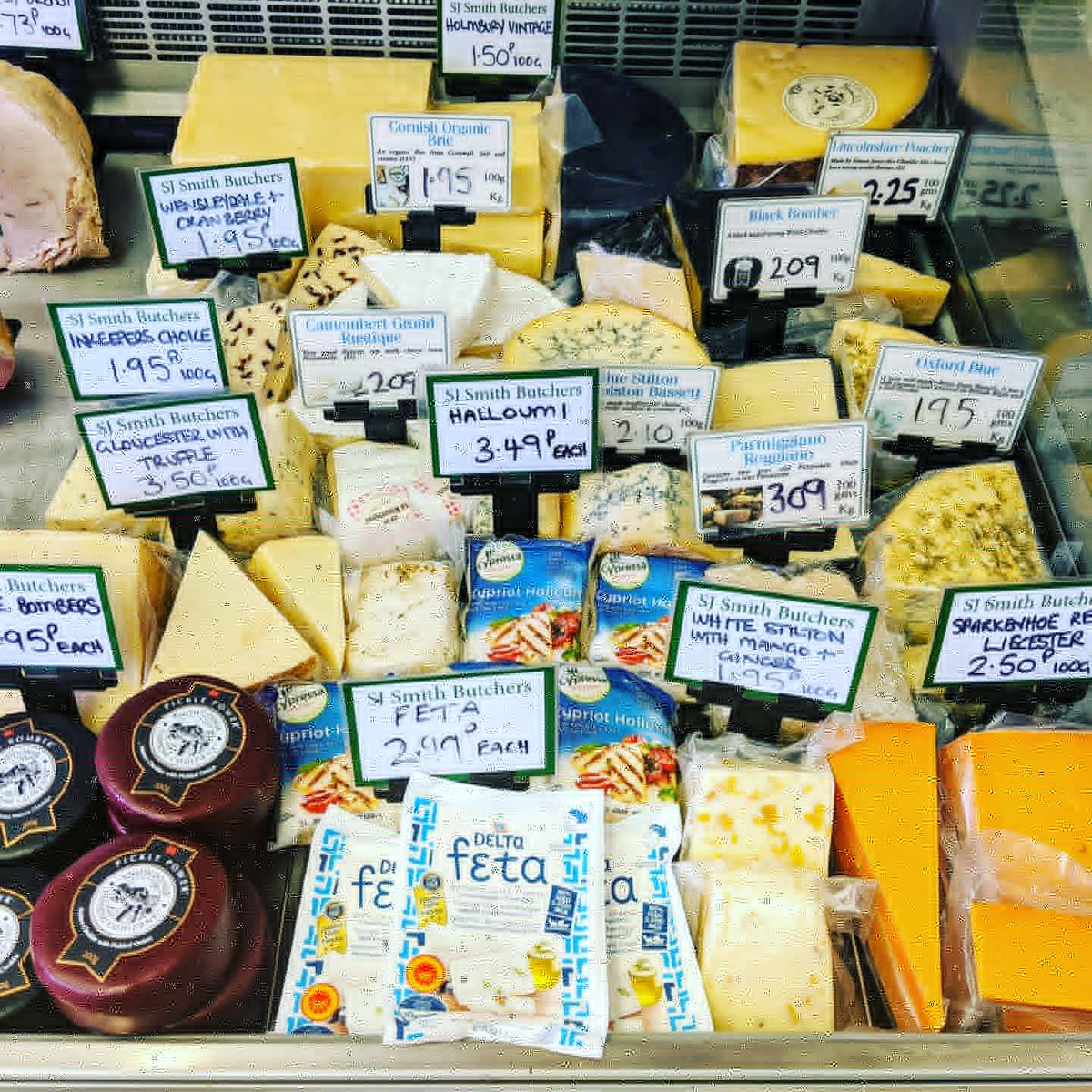 sjsmithbutchers's tweet photo. Today's Window all your favourites ready for the weekend plus our cheese cabinet is fully stocked #meat #butchers #Enfield #cheese #blackbombercheese #wensleydalecheese #cheesecounter #beef #chicken #lamb #pork #weekendroast #butcherslife #freelocaldelivery https://t.co/poONEFIkEc