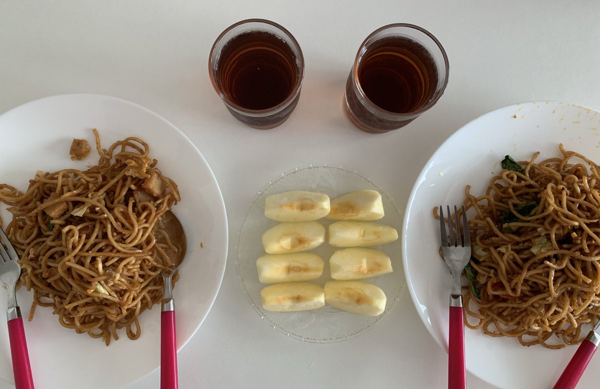31/1/2020: Mee goreng Numee + air teh markisa + buah epal for early dinner today 