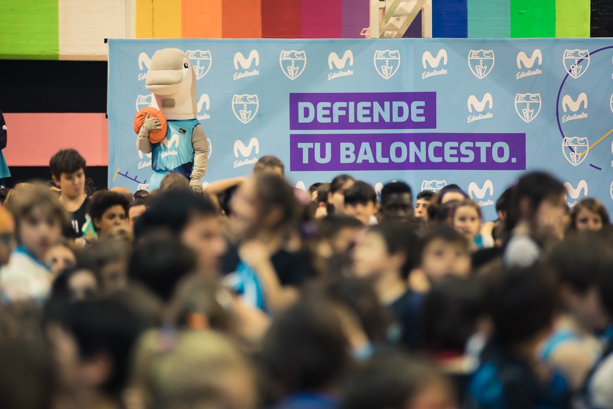 Como todos sabéis, porque los implicados hemos sido muy pesados con el tema, ayer se hizo la celebérrima foto de cantera de <a href="/MovistarEstu/">Movistar Estudiantes</a> 

La foto grande mola, pero abajo hay muchas historias. Bueno, no tantas: niños que quieren más fotos. 

Lo siento, va fotohilo. Largo. 👇