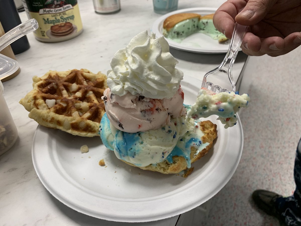 breilly1960's tweet photo. National eat Ice cream for breakfast day is tomorrow. How about these? #goodasitlooks #notdietfood ⁦@WTHRcom⁩ #Fundaes https://t.co/7bvLyJSfQi