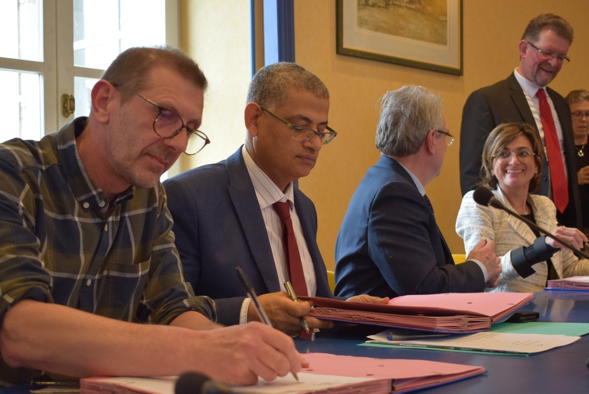 Signature 📝de la convention de cinq #FranceServices par <a href="/Prefet70/">Préfet de la Haute-Saône</a>
Objectif : simplifier les relations des usagers aux services publics
En Haute-Saône, ont été labellisées ce 1er janvier
✔️Corbenay
✔️Champagney
✔️Lavoncourt
✔️Quers
✔️Rioz
En savoir plus👉bit.ly/2UbA9J5