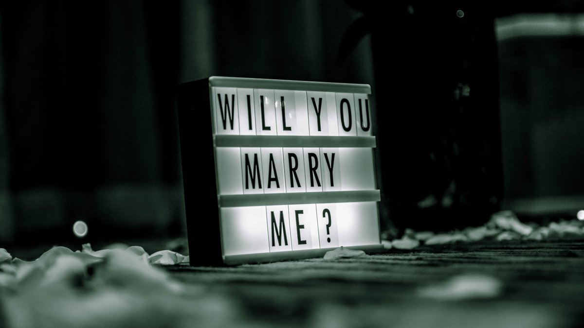 Light board spelling out WILL YOU MARRY ME?