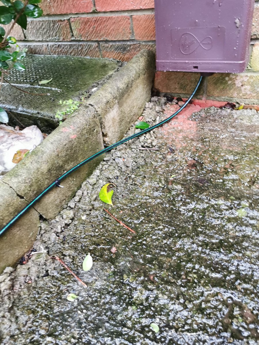 madbunch3's tweet photo. @virginmedia is this your normal standard of fitting for a new customer? #accidentwaitingtohappen #cheapwork https://t.co/tdzx3CH8qf