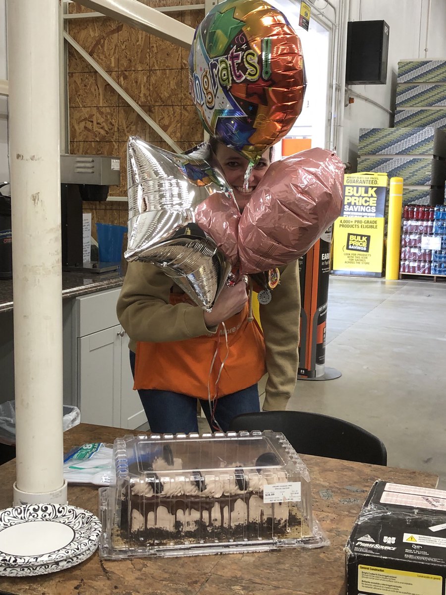 susanj613's tweet photo. Congratulations to Sarah on her 20 year Anniversary.    ⁦@THDHynes⁩ ⁦@XConnollyJr⁩ ⁦@THDMelaniebb⁩ https://t.co/x7sM813nDK