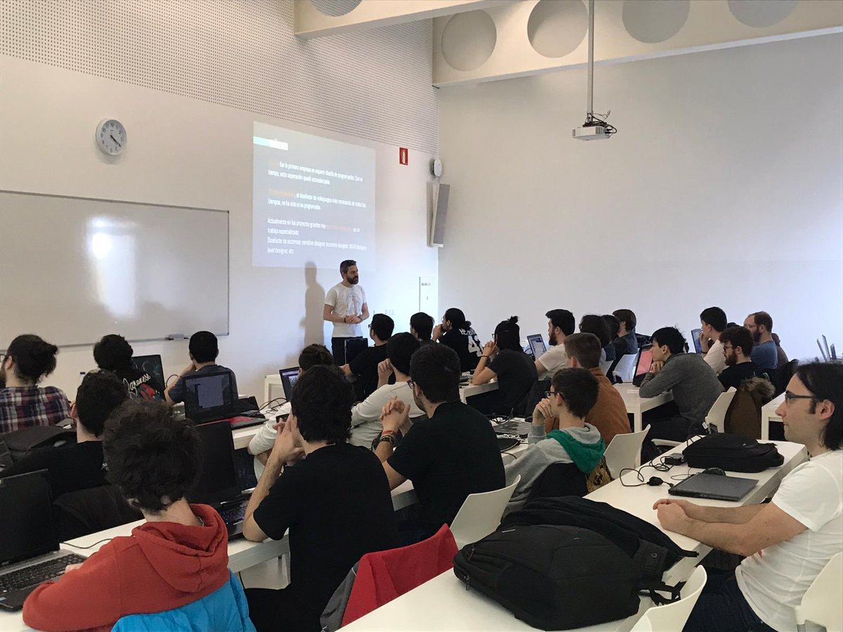 TecnologiaUSJ's tweet photo. Viernes por la tarde y el aula llena??? Alumnos de todos los cursos y externos??? Gracias al taller de diseño de niveles impartido por Samuel Molina @FuKuy #EARTE #VideojuegosUSJ #InformaticaUSJ https://t.co/XKJn1sMfFW