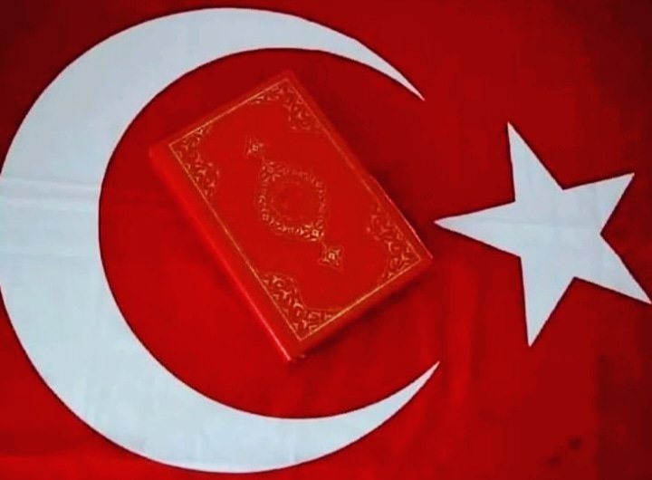 *^   İSLAM VE TÜRKİYE   ^*
*Düşmanları ŞEYTAN'a Dönüşmüş*

*KUR-AN'I  KERİM'İ YAKANA😡*
 *(Cehenneme 0dun'da Lazım.,)*

*BAYRAĞIMIZI YIRTIP YAKAN'A.,*
*(Kendine Yakışanı yapıyor.)*

*DER GEÇERİZ., İT HAVLAR ÜRÜR.*