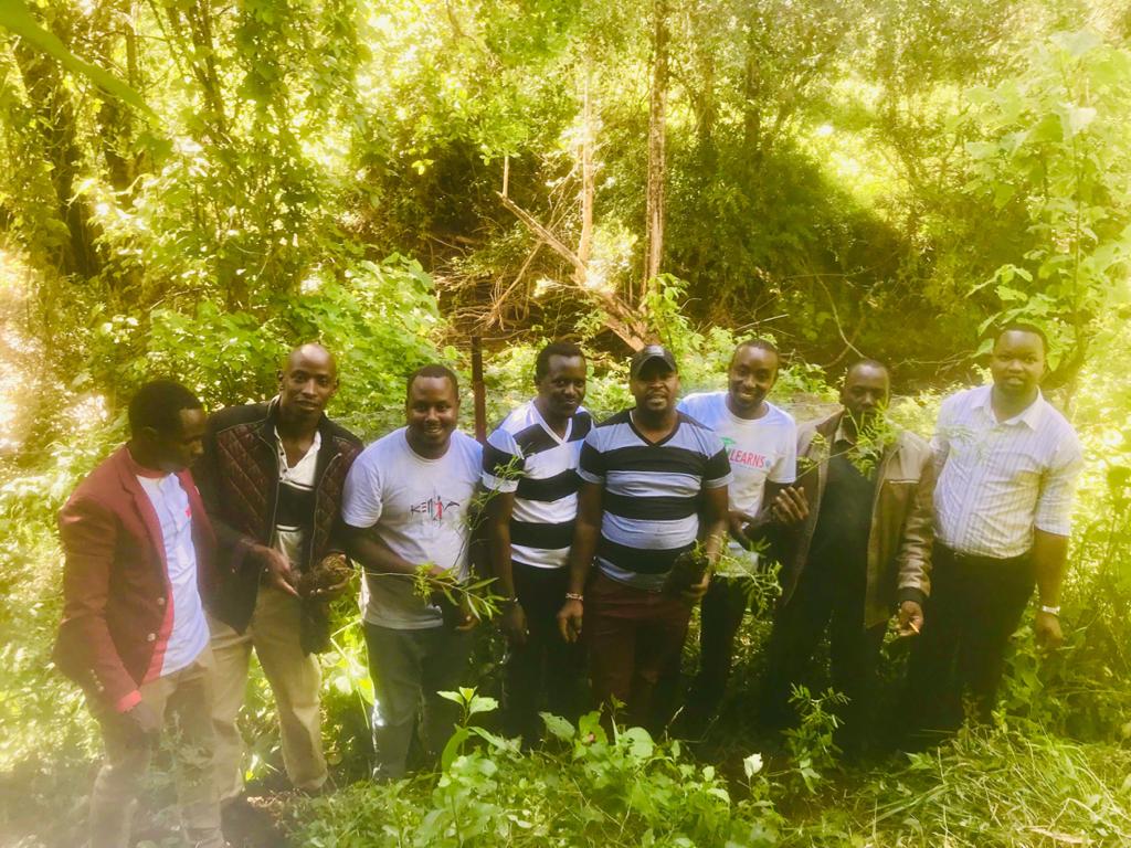 keveco_kenya's tweet photo. Dedicated to  make our environment go green. Youth to youth initiatives @YNarok @ENSDA7 @USAmbKenya @UNEP @lekishonE @KuluoGeorge @ole_saaya https://t.co/eS2oS2u3xA