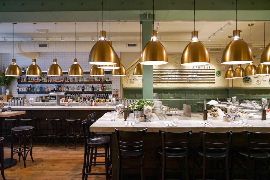 Henckdesign's tweet image. Restaurant. Refresh. Goals 🙌🙌 @PHLOysterHouse closed down for such a short time and made such beautiful changes to the space. I love a good refresh! ✨✨✨ #gorgeous #interiordesign #quickrefresh #phillymag #retailspace @phillymag #centercity

phillymag.com/foobooz/2020/0…