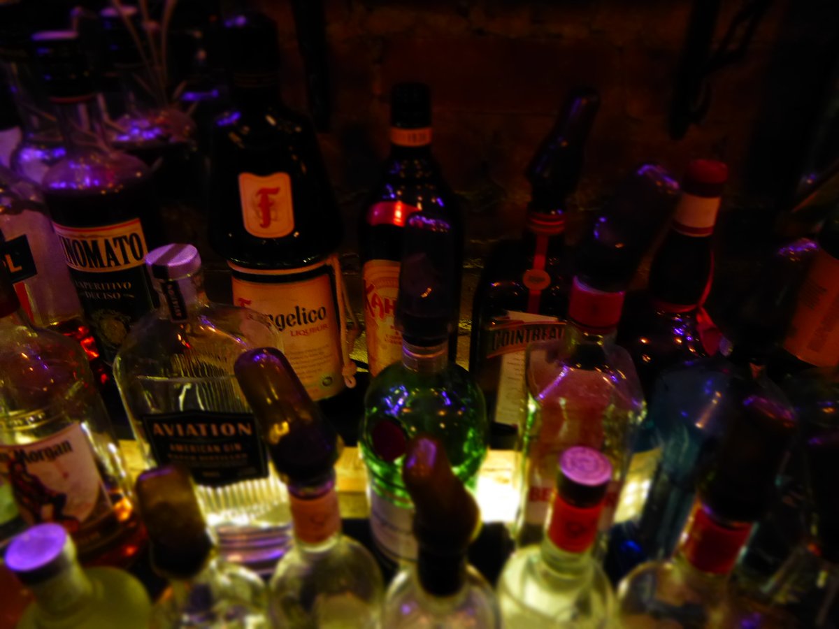 Happy hour daily from 4-8! $1 off draft beer and $4 well shots! #cocktails #drinkup #thirsty #brooklynparty #brooklynevents #brooklyneventspace #brooklynbar