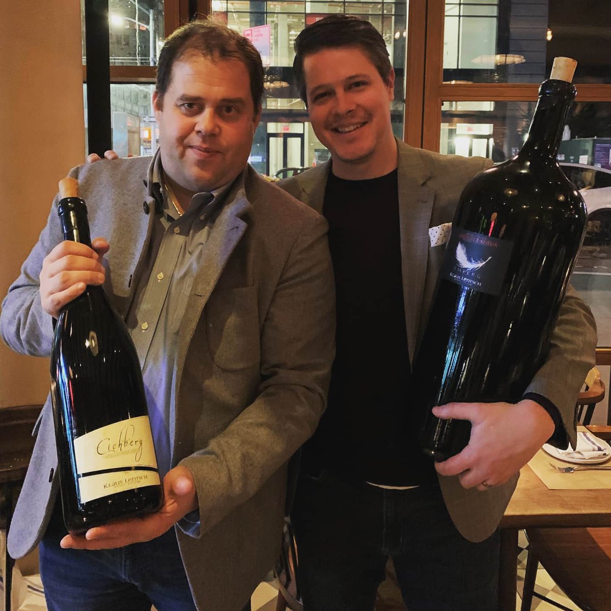 SoilAir's tweet photo. Winter in NYC calls for alpine wines! Klaus Lentsch is here with his delicious wines from Alto Adige.

Tucked away in the terraced hills surrounding Valle Isarco, this winery produces exemplary Weissburgunder, Blauburgunder, Gruner Veltliner and Lagrein.

#SoilAir #wineimporter https://t.co/CVLw0V7Ent