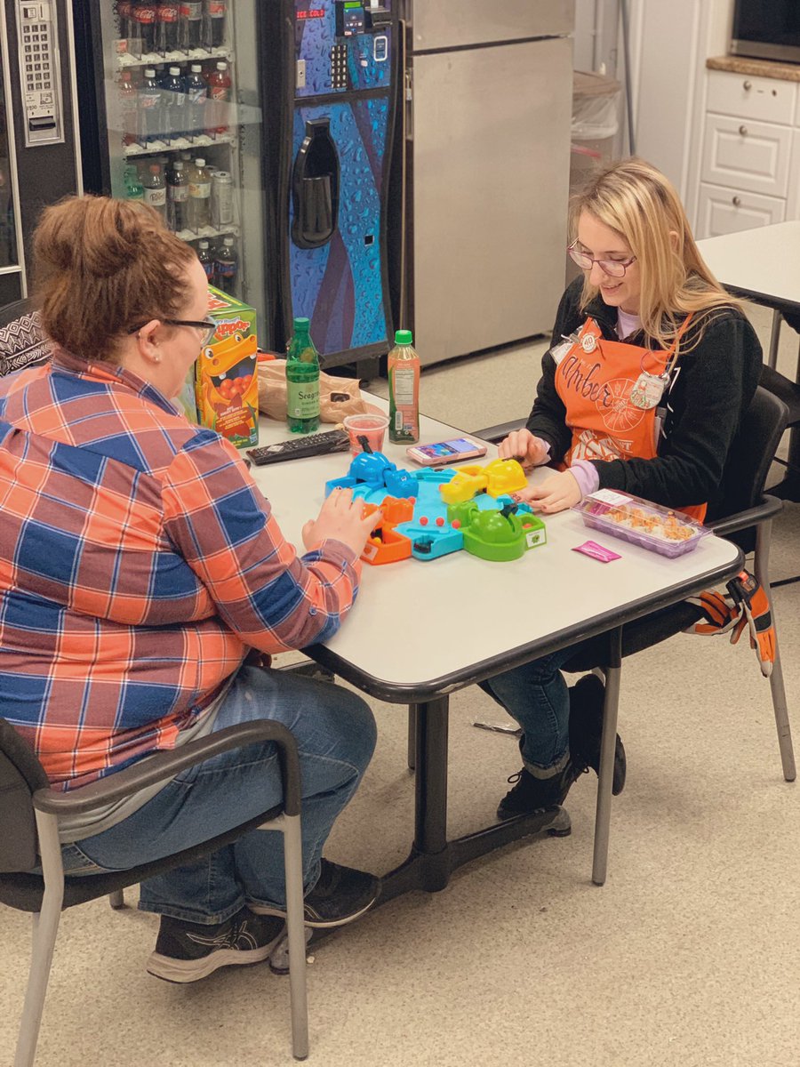 HD3848_ProDesk's tweet photo. Kelsey and Amber having fun at work today!! #MWJAN2020 https://t.co/eHSxVMu7nI