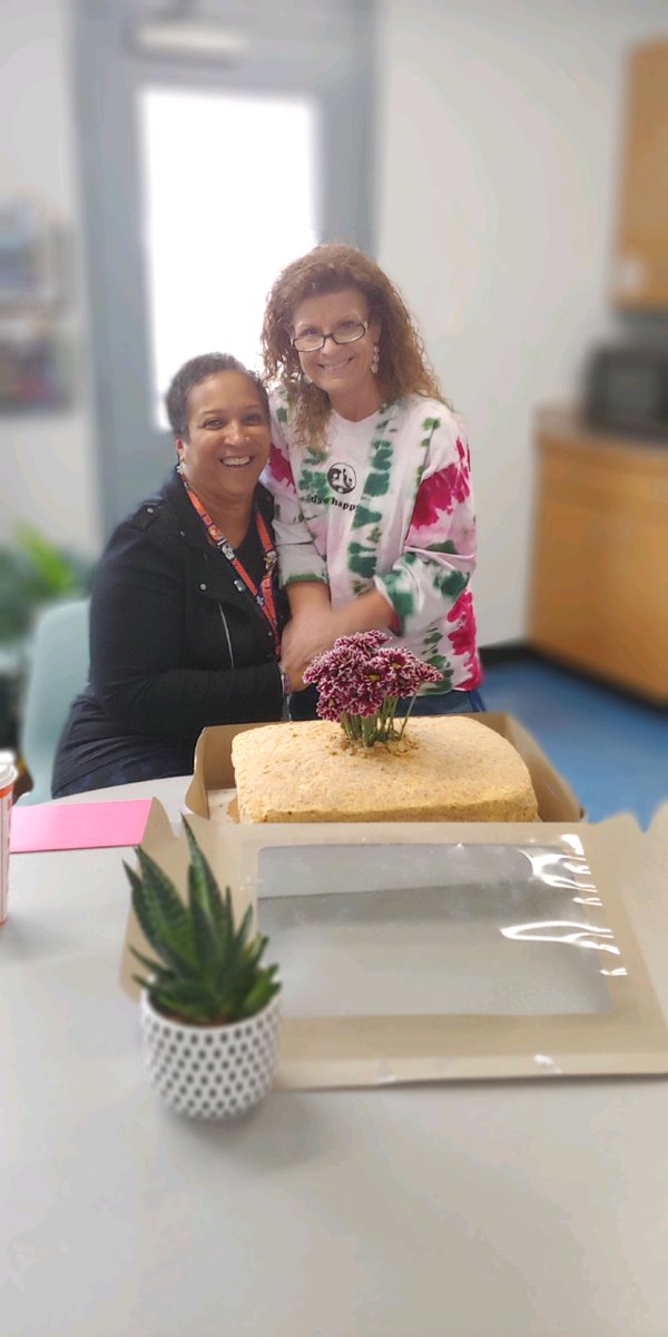 nmabelmorris's tweet image. I totally feel the love today,! I wish you all could come eats my mama banana pudding cake just look at it this beautiful lady made it for me today!!