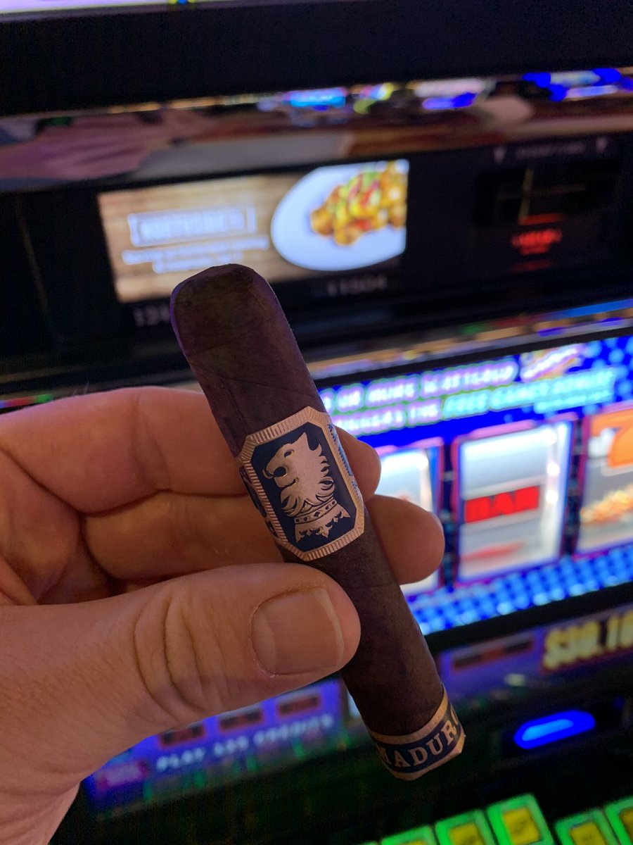 cigarlifeguy's tweet photo. 🎰🎰🎰Jackpot! 🎰🎰🎰 ➡️➡️ Liga Undercrown Maduro from @drewestatecigar . the new Pequena (4x44) size doesn’t disappoint 👊🏻👊🏻🔥🔥🔥intense right from the jump💨💨💨 #tpe20 #tpe2020
#cigar #cigars #botl #sotl #cigarlife #cigarlifestyle #cigarro #cigarians #pssita #cigarlifeguy https://t.co/Iy8WFnKzzD