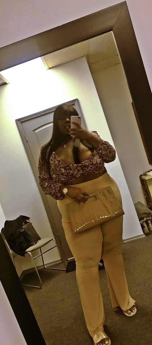 yagirlASH__'s tweet photo. #FatGirlFriday #BigFineAppreciation #BigFineHive https://t.co/9gWrqMm0ma