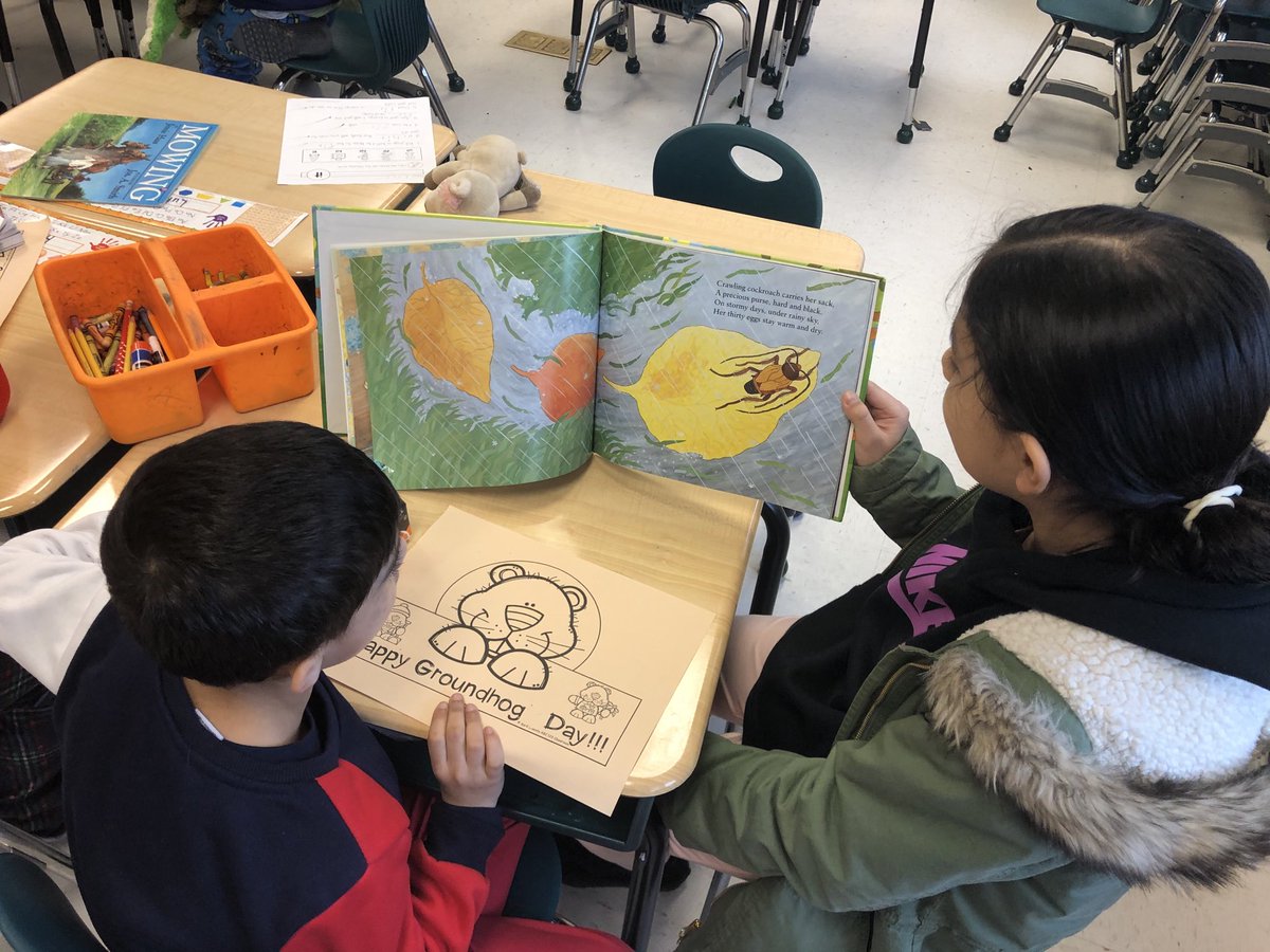 4Overlook's tweet photo. Let me read to you! #aacpsreadwithme ⁦@OverlookES⁩ https://t.co/iMJbdAvCDo