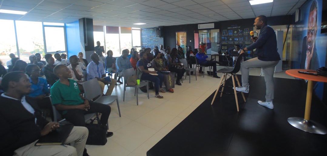CKJapheth's tweet photo. HappeningNow
Kampala - #FoundersLab
Kampala - #AgTechLab
Gulu - #GameChangers
A generation on the rise!! There’s nothing as powerful as an idea whose time has come!
#FoundersLab #Gamechangers #YAW https://t.co/EcBfgeJoLN