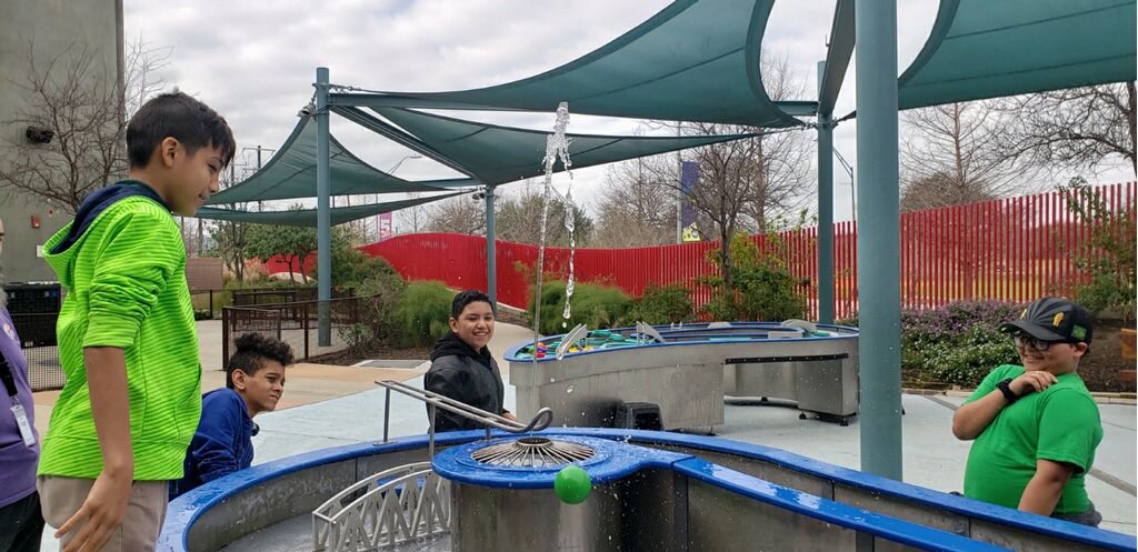 bruni101's tweet photo. Love to see our students happy and having fun! #FunPurposefulLearning #BruniProud https://t.co/IjCBmSrHwV