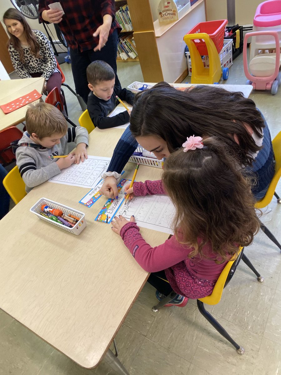WHstudco's tweet photo. StuCo Executive Board members spent the morning helping out at a local preschool - developing bonds and acting as role models to kids in their community! A great time was had by all 😊 #StreaksGiveBack #StuCo https://t.co/Szt8dMvpfX