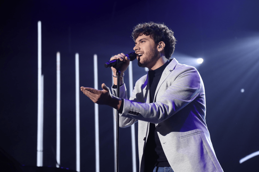 TimeJustOficial's tweet photo. MÚSICA | Qué sabrá Neruda arrasa dentro de la academia #OT2020. Por @auro_48 https://t.co/RD9FoUkFVL https://t.co/ZN7hbGKdMw