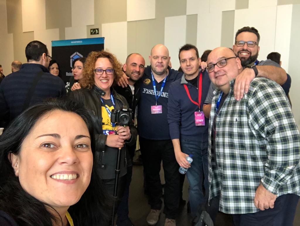 ¿Cómo están viviendo el #CEMD2020 mis compis de <a href="/escuelamktweb/">Escuela Marketing and Web 🎓</a> ? 
Con vosotros en la distancia. 

#MarketingDigital