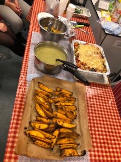 SHS_Sixth_Form's tweet photo. Yesterday some of our Year 13 University applicants took part in a #Cook4Life demonstration...preparation for life away from home in the Autumn! Thank you to Martin Buckley who ran the session and to Mrs Treherne for organising the session. 🍝🍛👩‍🍳 👨‍🍳 https://t.co/4ndL7U9AJD
