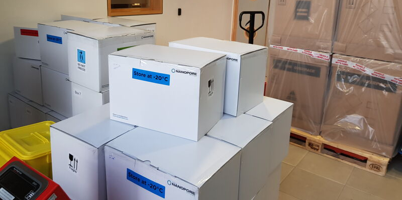 200 Oxford Nanopore sequencers have left UK for China, to support rapid, near-sample #coronavirus sequencing for outbreak surveillance. Read the full story here: bit.ly/2uOGWOj #nCoV19