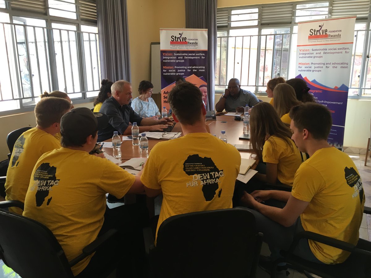 Sfrwanda1's tweet photo. @Sfrwanda1 awelcome message from the #ExercutiveDirectorBernardMuramira to #team from @Aktion_Tagwerk n #HumanHelpNetwork from #MainzGermany #ATReise2020
@RwandaNGOForum @UrugwiroVillage @HDIRwanda @RwandaLocalGov @RwandaMFA @GermanyinRwanda @UKinRwanda @JosephRyarasa @BRACworld https://t.co/H04veuT2gR