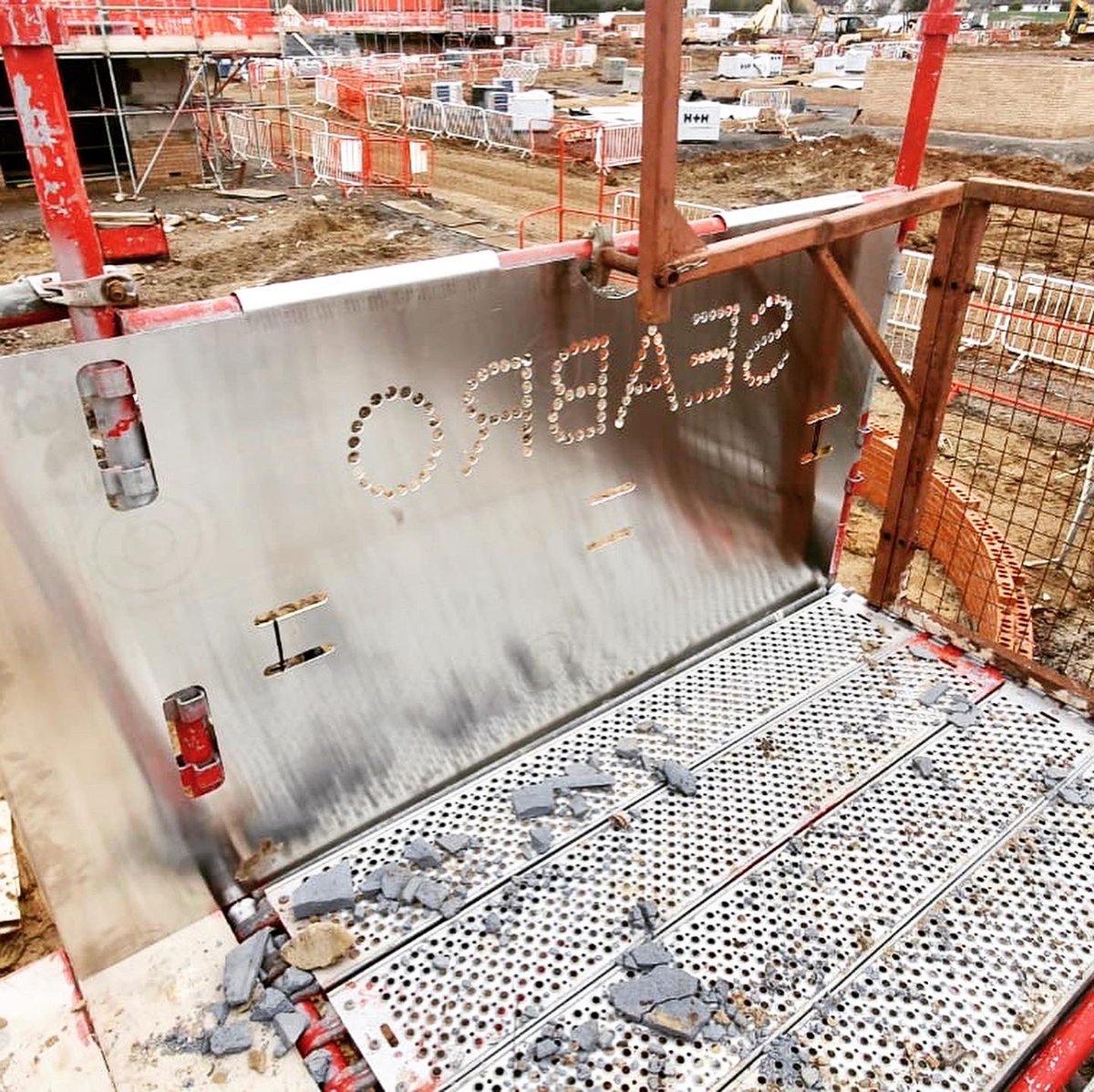 SeaBroLtd's tweet photo. New Loading Bay Brick Guards now on site 🙌🏻🙌🏻 

#brickguard #scaffolding #scaffold #build #development #loading #house #builder #developer #essex #london https://t.co/oMSS6WYi8u