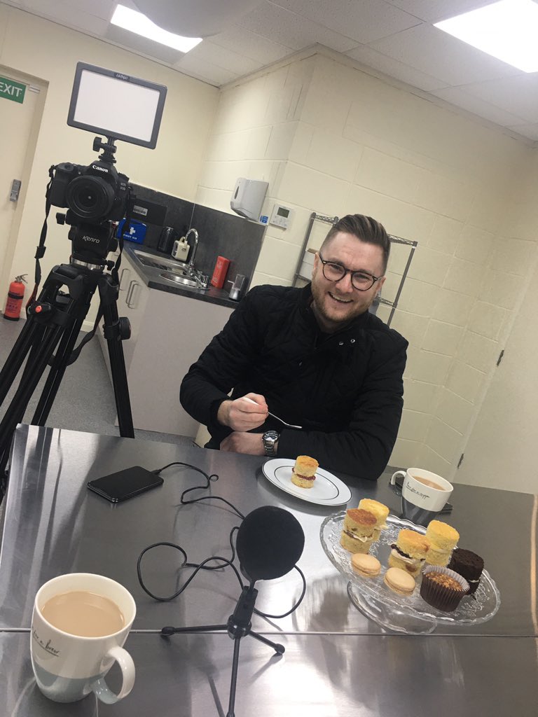 designing_cakes's tweet image. An excellent day yesterday filming with Chris from the #bbc Looking forward to seeing my article in a couple of weeks #bespokecakes #bbcinterview #luxurycakemaker #derbyshirecakes #cakesontv #joannaevanscakedesign