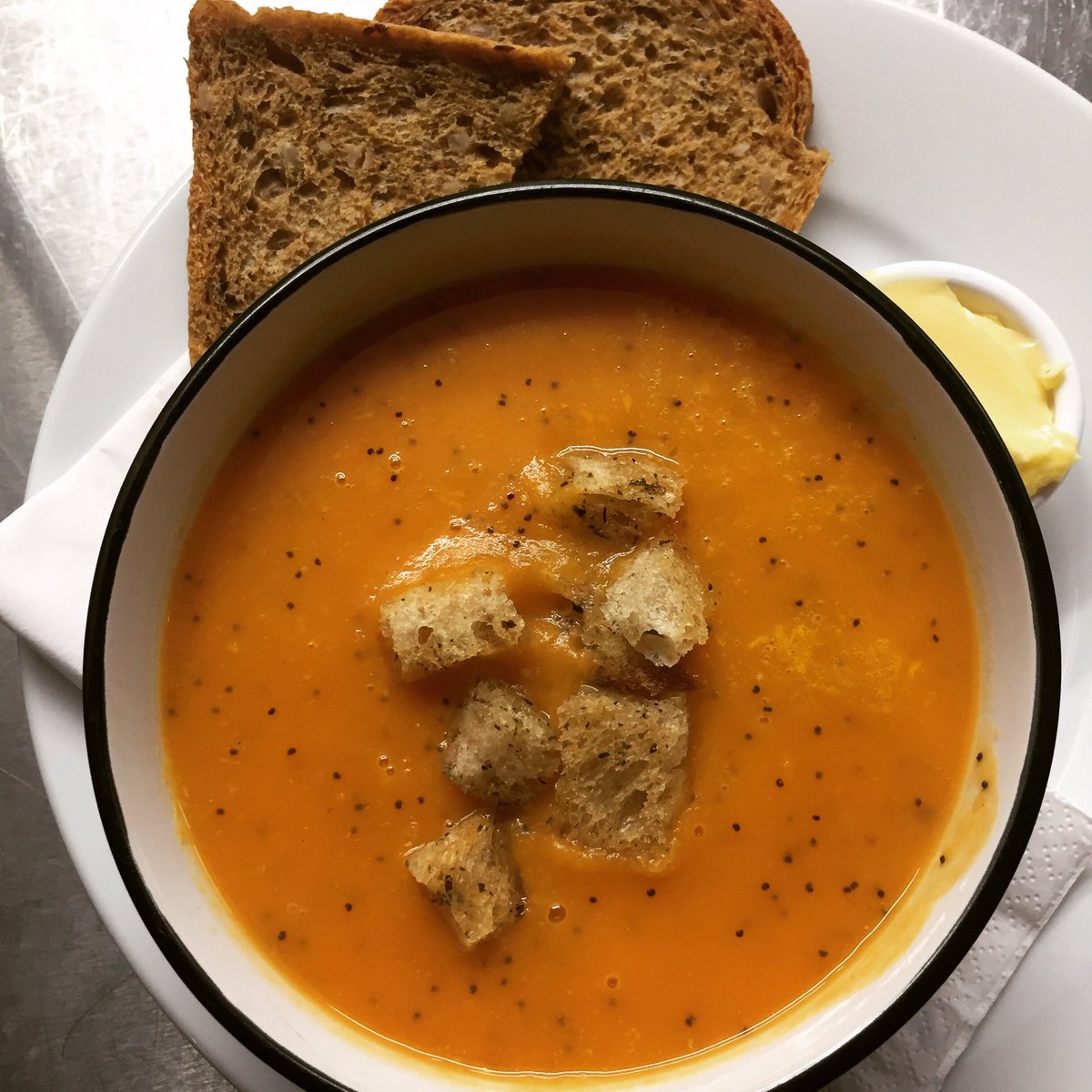 Essefactorycafe's tweet photo. Today’s homemade soup is a delicious creamy sweet potato...yum 😋.                                                             #soup #soupseason #sweetpotatoes #croutons #poppyseeds #winter #toasty @Essefactorycafe @ESSE1854 https://t.co/d9aG8aTKKt