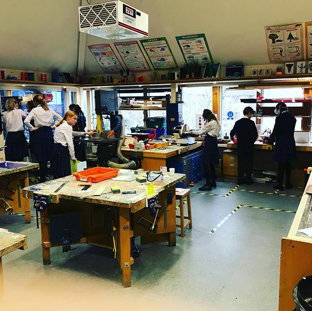 TauntonPrep's tweet image. Busy times in our DT department at break time today. Lots of creativity going on. #creative #DTprojects #newskills ift.tt/2u5ruxa