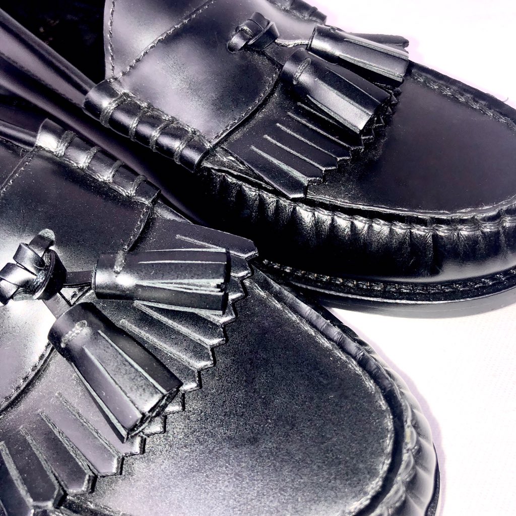 RetroWM's tweet image. Wonderful pair of #celinedion shoes in store now! £200.
Size: UK2
Available at RETRO Woman, 20 Pembridge Rd, W11 3HL.

Visit our online shop at mgeshops.com

#vintage #style #bargainshopper #bargain #newstock #vintage #designer #Londonfashion