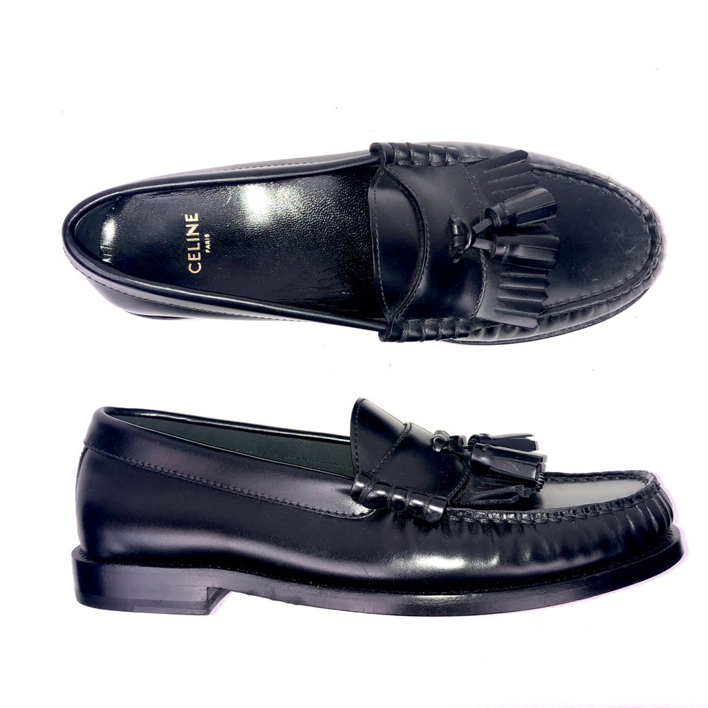 RetroWM's tweet image. Wonderful pair of #celinedion shoes in store now! £200.
Size: UK2
Available at RETRO Woman, 20 Pembridge Rd, W11 3HL.

Visit our online shop at mgeshops.com

#vintage #style #bargainshopper #bargain #newstock #vintage #designer #Londonfashion