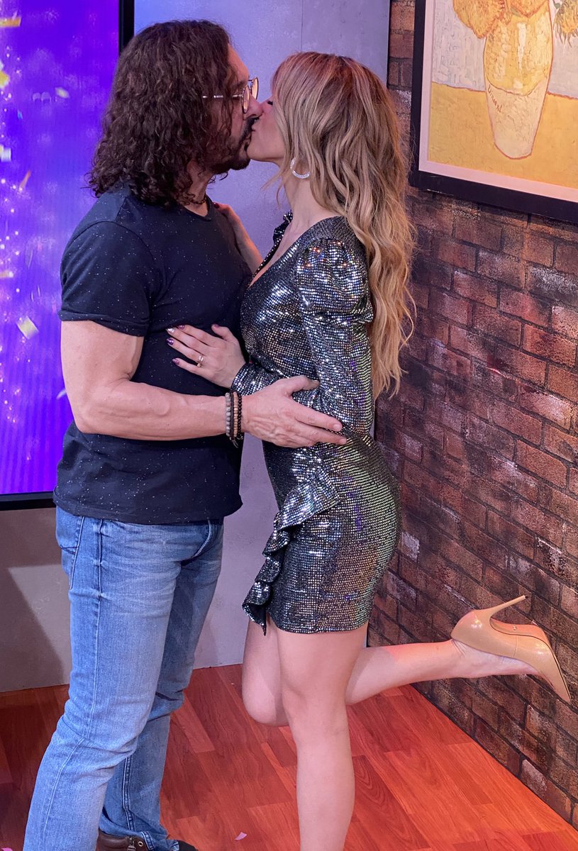 Mi cómplice 😏😍 <a href="/OscarBurgosTv/">Oscar Burgos</a> 💕