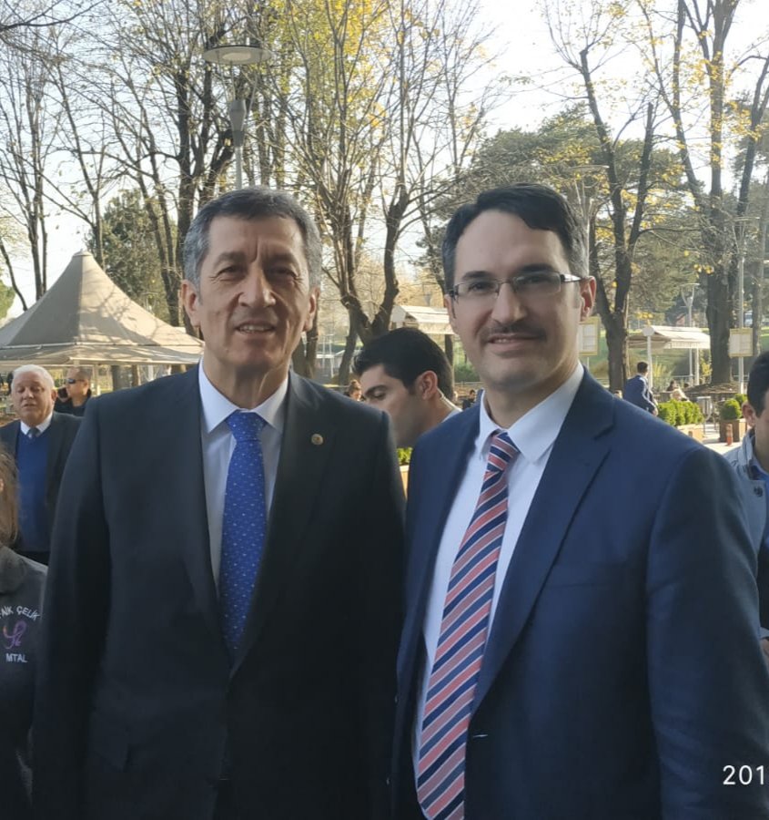 #ZiyaHcmÇocuklarımıziçin 

Ziya hocam,

Sabredin dediniz,

İnşallah aileleri kavuşturacağız dediniz, size inandık ve sabrettik...

Sizden gelecek Müjdeli haberi bekliyoruz,

ÖNCE ALLAH'A SONRA SİZE GÜVENİYORUZ SAYIN BAKANIM

<a href="/ziyaselcuk/">Ziya Selçuk</a> <a href="/tcmeb/">Millî Eğitim Bakanlığı</a>