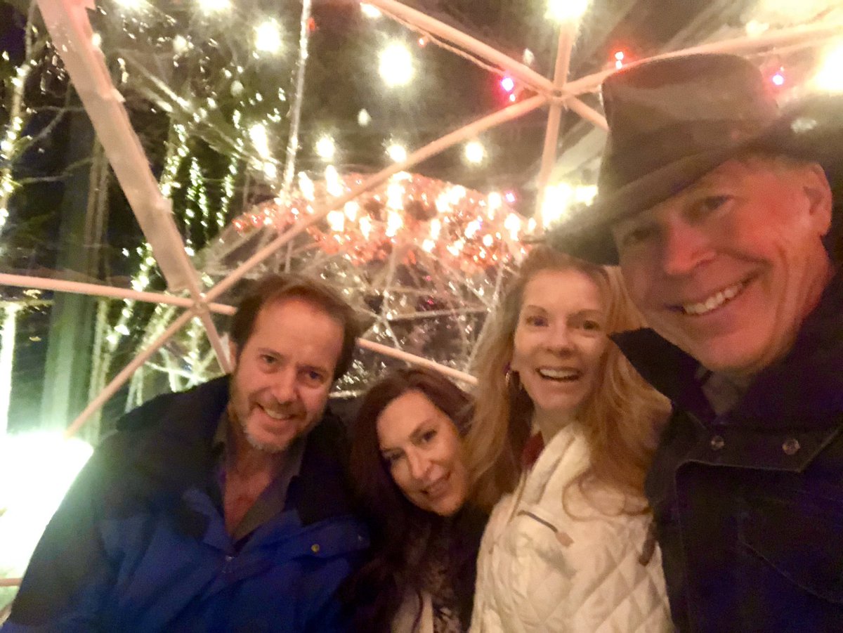 TheLuxVacaGuide's tweet photo. #iglooparty @KennebunkportME @Boathouseme #paintthetownred with red! #cocktails! #romance all #February in #Kennebunkport 💕 https://t.co/Zy7jCJpcsa