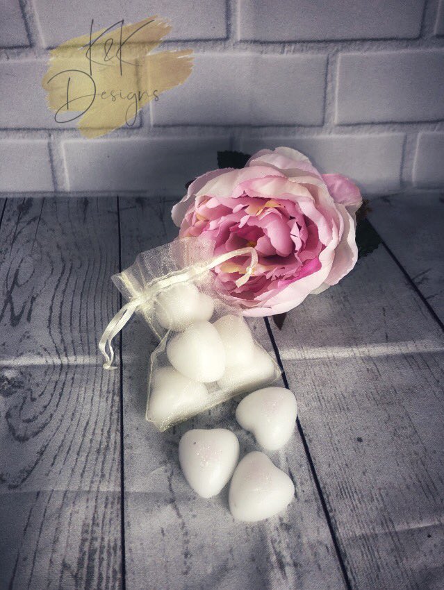 Sjwhite77's tweet photo. Love these cute weddings wax melt favours simple &amp; Classic 💖
Available to order with your choice of colour &amp; fragrance #wedding #weddingfavours #weddingtable https://t.co/IEBXL83wav