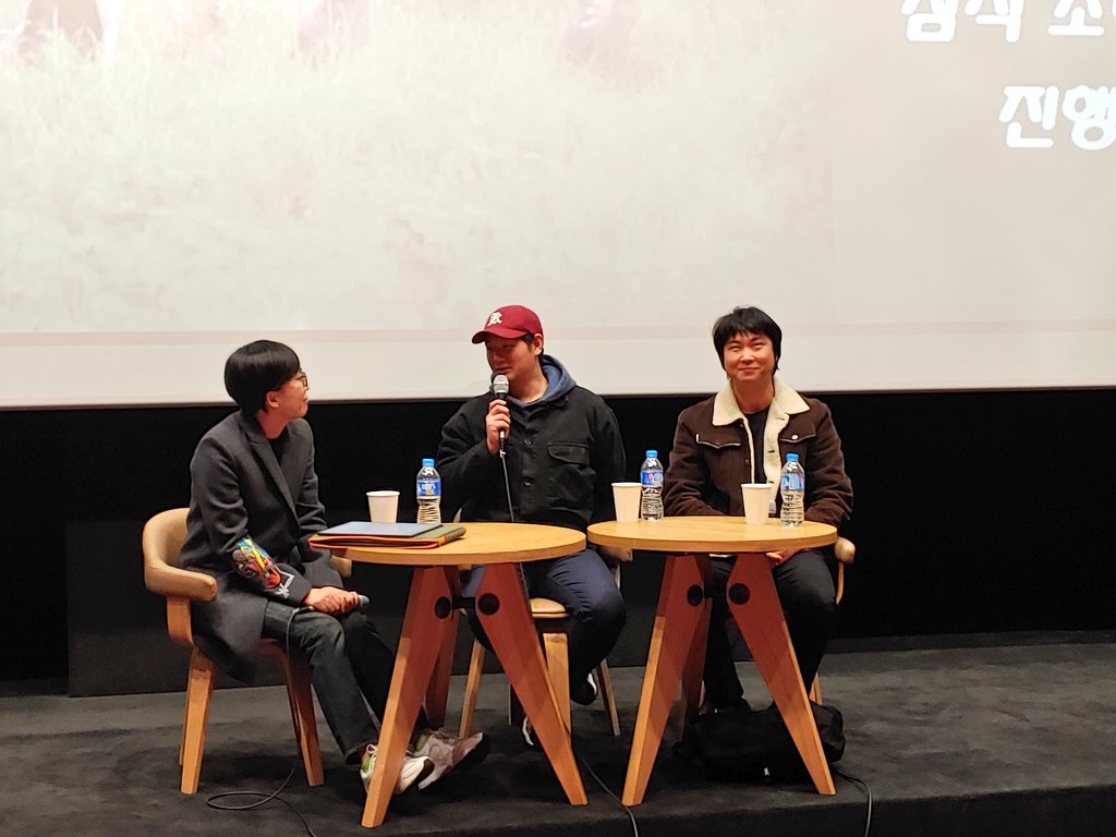 지금 부산 #영화의전당 에서는 <작은 빛> 상영이 끝난 후 조민재 감독님, 곽진무 배우님과 함께 옥미나 평론가님의 진행으로 개봉 후 첫 GV가 진행되...