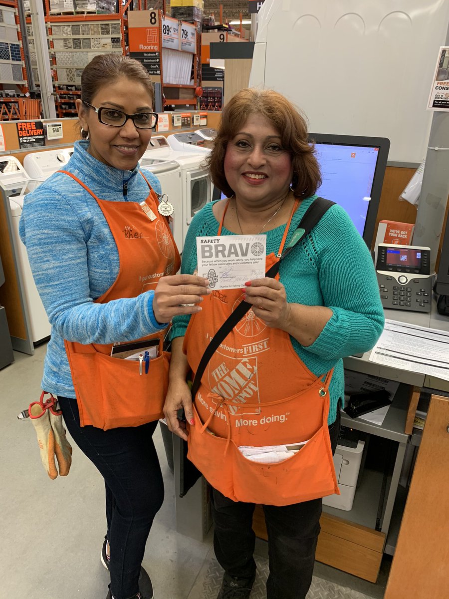 Recognizing D/70 Specialist Bibi for working safe. Keeping our associates and customers safe. Thank you. 
#WhyIWorkSafe.