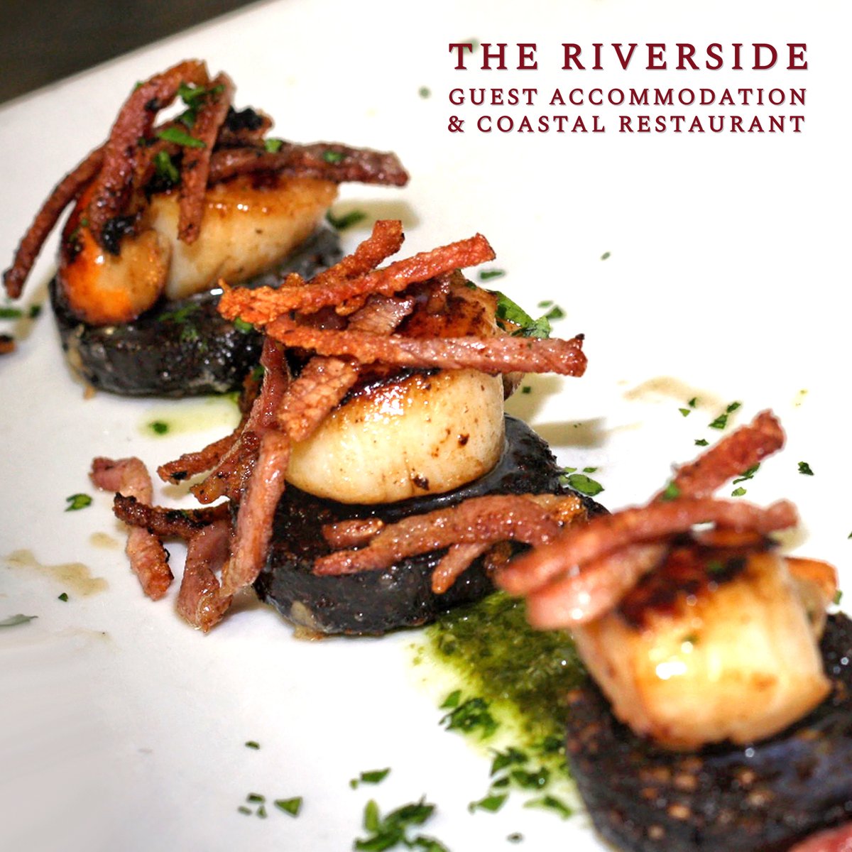 Scallops, crispy bacon, and black pudding.  It may sound like an unusual combination but it works so well.  Give it a go next time you see it on our menu.

#seafood #Boscastle