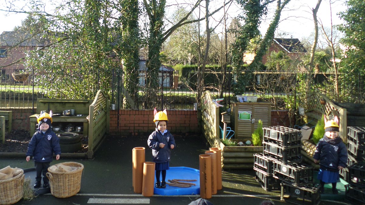 SDPPreschool_'s tweet photo. This week in Pre-School we have been acting out the story of 'The 3 little pigs'. We built houses from resources we found in our outside classroom. https://t.co/I9CHwSfbgP