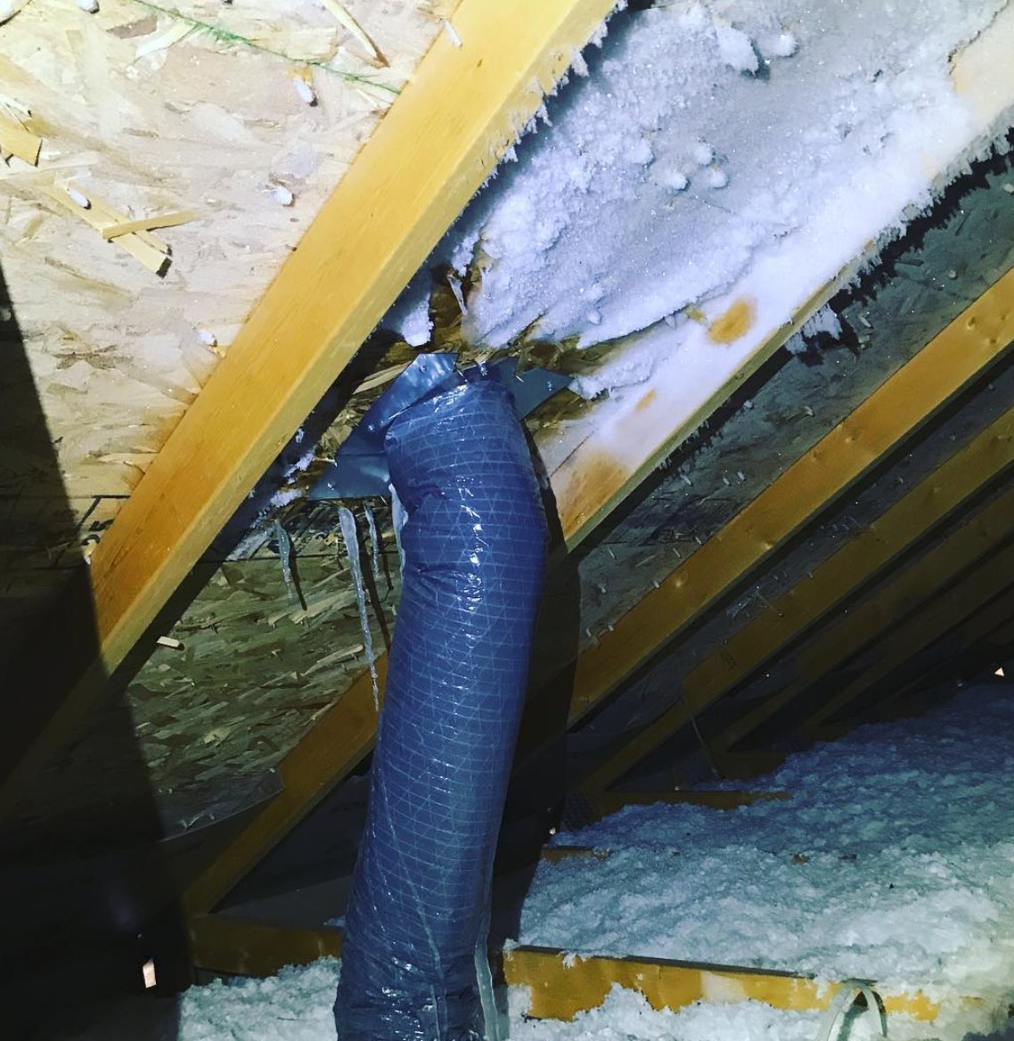 Inspector_Bocc's tweet photo. Another reason to check your attic space routinely, especially during the winter months. This bathroom vent fan is leaking hot humid air in the attic space, could be big problems if never discovered. #boccinspections #homeinspection #attic #frost #uhoh #icecycles https://t.co/3BtBQ1yRMH