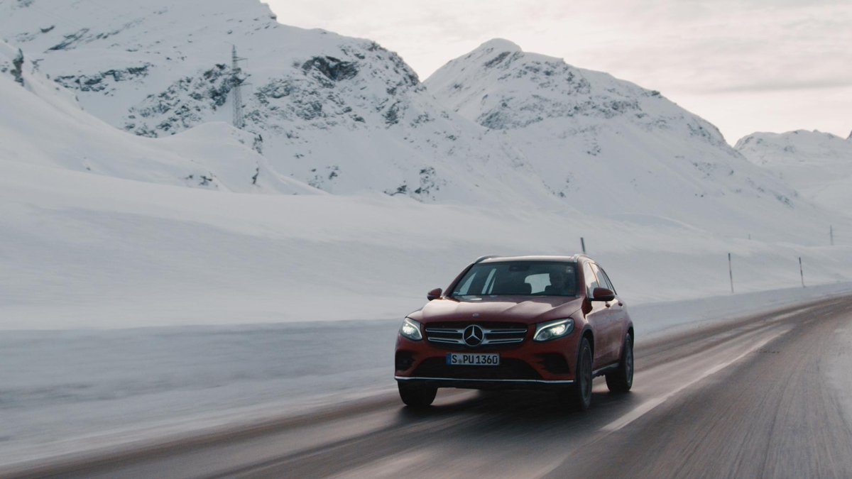 GmbhRedtag's tweet photo. Schneebedeckte Berge, kurvige Pässe, ab aufs Gas, Reifenquietschen und los! So könnte dein Car Commercial aussehen.

Hier siehst du einen unserer Corporate Produktionen mit Mercedes-Benz, gedreht in den Schweizer Alpen.

Wenn Video, dann Wir.

Mehr unter: https://t.co/Bb9ZmjCqXz https://t.co/fH1fl6BeTQ